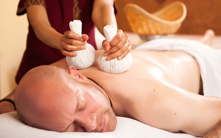 Kräuterstempel-Massage (Thai Spa)